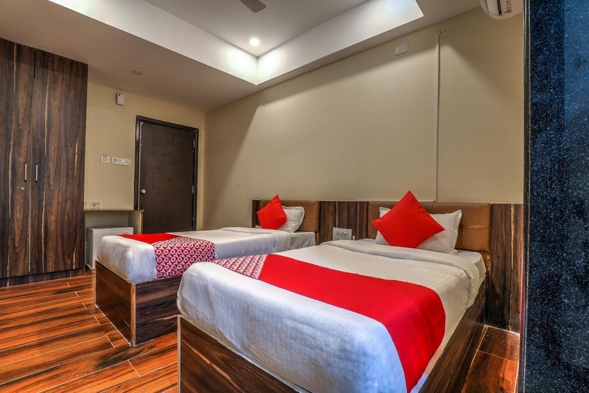 Capital O Sky Grand Hotel Hyderabad Exterior photo