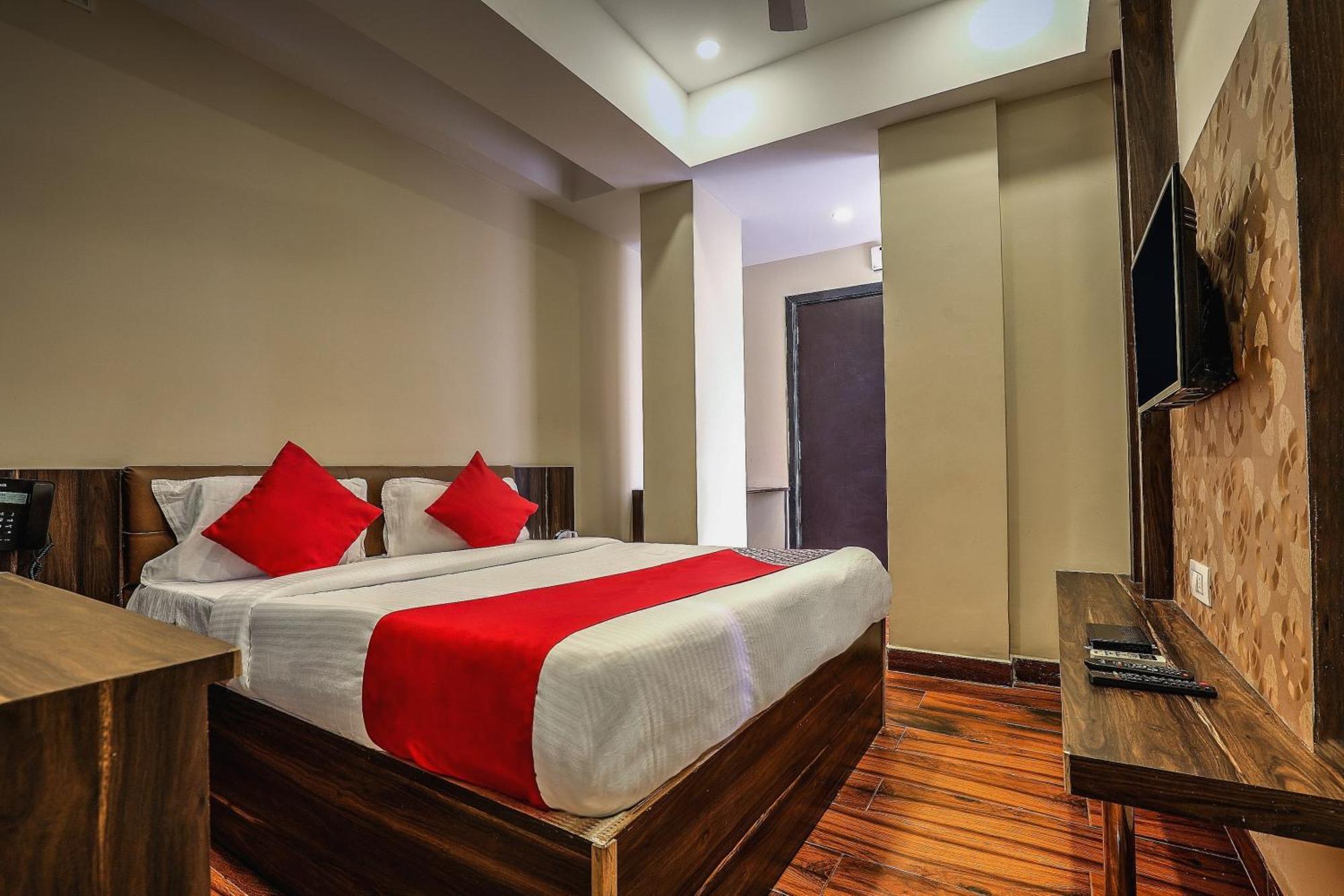 Capital O Sky Grand Hotel Hyderabad Exterior photo