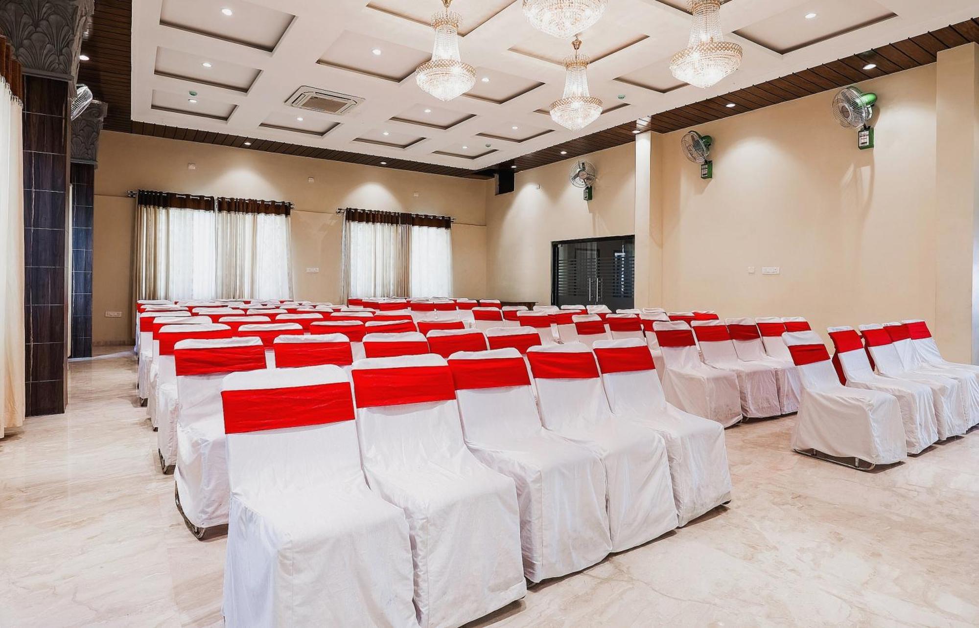 Capital O Sky Grand Hotel Hyderabad Exterior photo